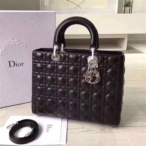 lady dior กระเป๋า dior|Dior lambskin bag.